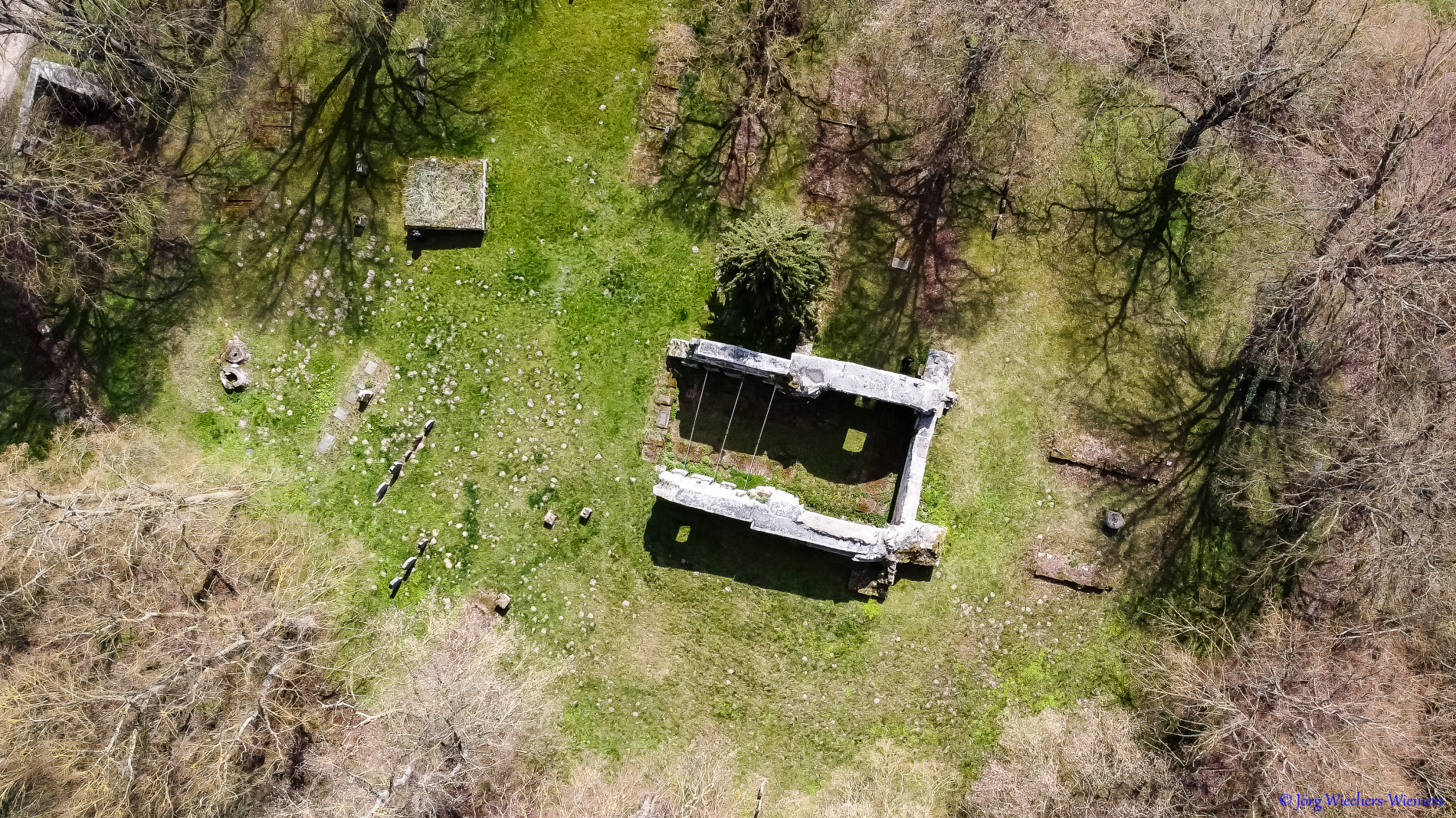 Ruine, Friedhof